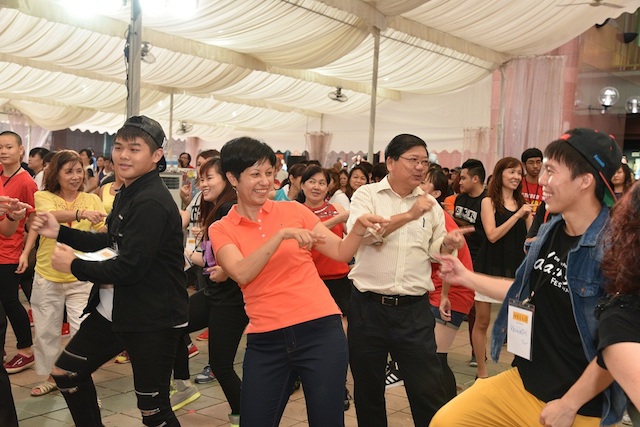 Intergeneration dancing | Ageless Online